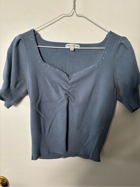 Express Blue Short Sleeve Knit Top Feminine Flirty Sweetheart Neckline Medium